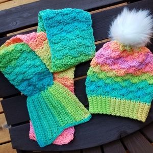** SOLD**  Mermaid Scarf and Beanie Set.